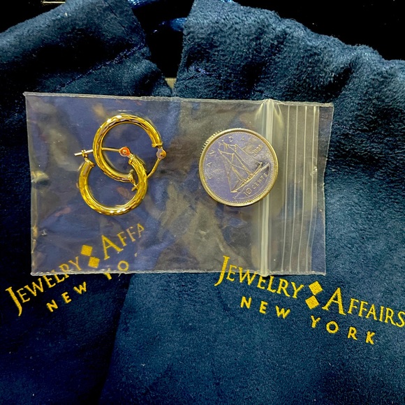 Diamond like cut 10k earrings 15mm diamater - Picture 1 of 5